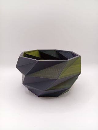 Doniczka 3D Twist Color – geometryczna forma, która gra światłem i kolorem