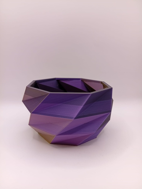 Doniczka 3D Twist Color – geometryczna forma, która gra światłem i kolorem