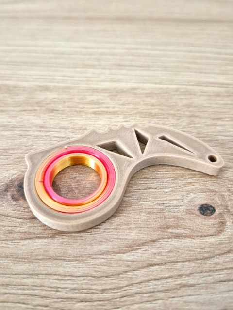 Keyrambit – Obrotowy Brelok Fidget 3D do Kluczy