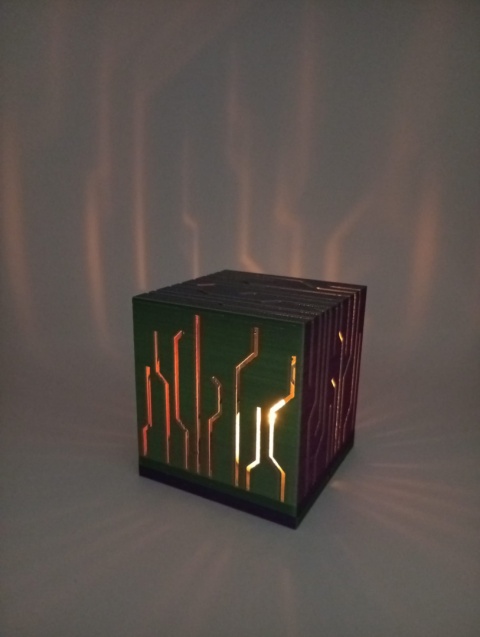 Obudowa lampki 3D „Neon Box” – geometryczny design i światłocień | bezpieczna dekoracja do LED