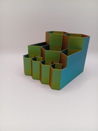 Organizer 3D „Hexa Box” – geometryczny podział, kolorowa forma | idealny na biurko lub warsztat