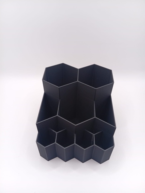 Organizer 3D „Hexa Box” – geometryczny podział, kolorowa forma | idealny na biurko lub warsztat