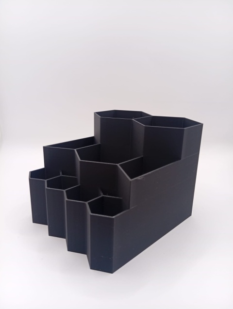 Organizer 3D „Hexa Box” – geometryczny podział, kolorowa forma | idealny na biurko lub warsztat