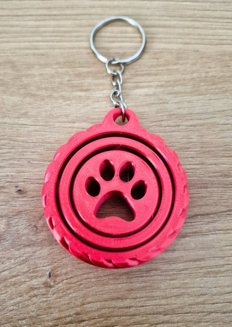 Obrotowy Brelok z Łapką 3D – 360°