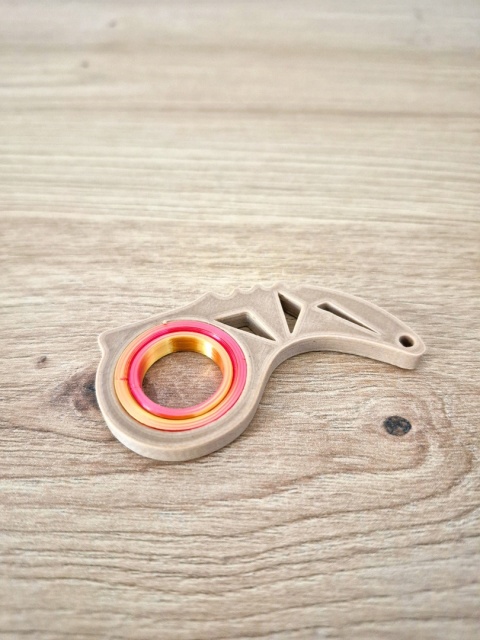 Keyrambit – Obrotowy Brelok Fidget 3D do Kluczy